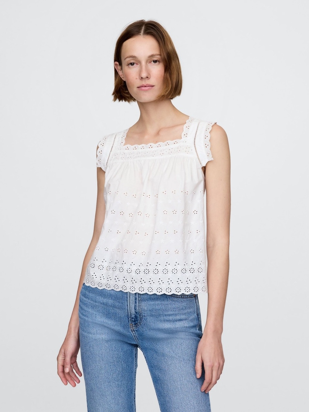 GAP x Doen Eyelet Cropped Tank Top in White Relaxed Blouse
Size small